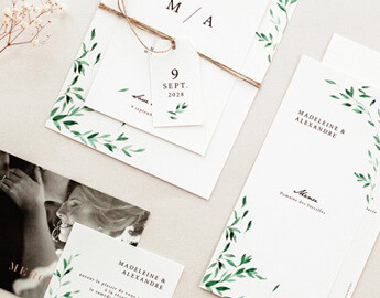 Un carton d'invitation et de réponse assortis pour une gamme complète