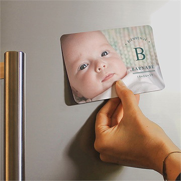Faire-part naissance petit portrait magnet - Mise en situation