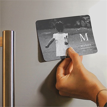 Faire-part de baptême annonce en or magnet fille - Mise en situation