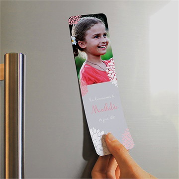 Signet communion colombe et fleurs magnet - Mise en situation