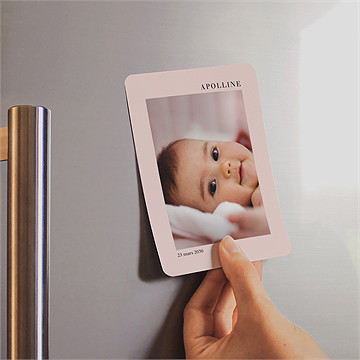 Faire-part naissance tendre cadre magnet - Mise en situation