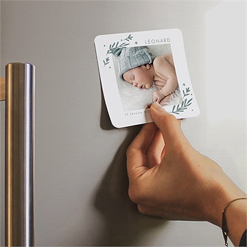 Faire-part naissance végétal vert pastel magnet - Mise en situation