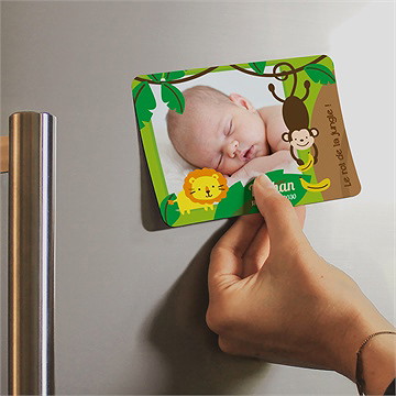 Faire-part naissance notre petit singe magnet - Mise en situation
