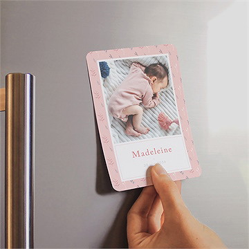 Faire-part naissance graine de fille magnet - Mise en situation