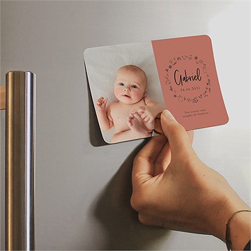 Faire-part naissance jolie farandole magnet - Mise en situation