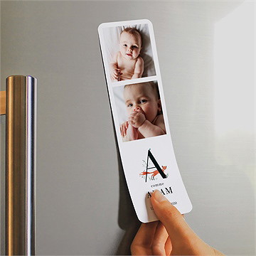 Faire-part naissance première initiale magnet - Mise en situation