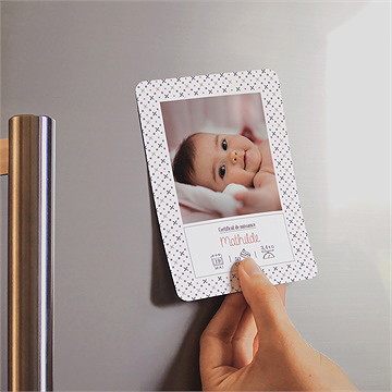 Faire-part naissance photo et symboles magnet - Mise en situation