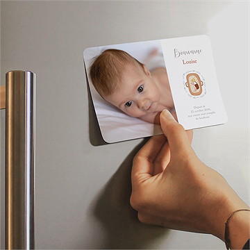 Faire-part naissance petit couffin magnet - Mise en situation
