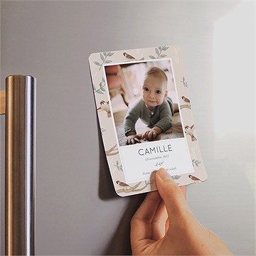 Faire-part naissance sur un arbre perché magnet - Mise en situation