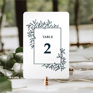 Numéro de table mariage bleu royal - Mise en situation
