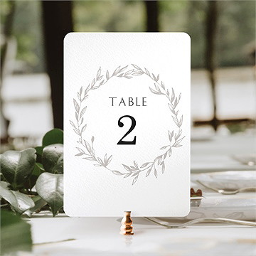 Numéro de table mariage tendre couronne - Mise en situation