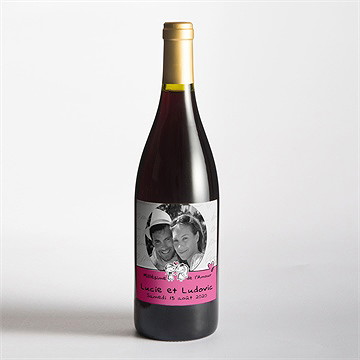 Etiquette de bouteille mariage amoureux illustrés - Mise en situation