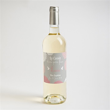 Etiquette de bouteille baptême tendre bonheur - Mise en situation