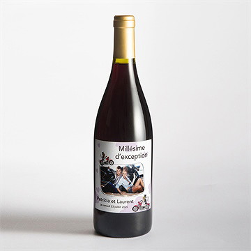 Etiquette de bouteille mariage sur la route du bonheur - Mise en situation