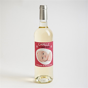 Etiquette de bouteille naissance médaillon fleuri - Mise en situation