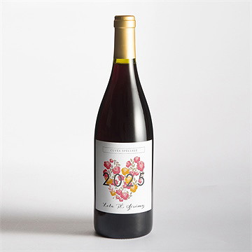 Etiquette de bouteille mariage un coeur en fleurs - Mise en situation