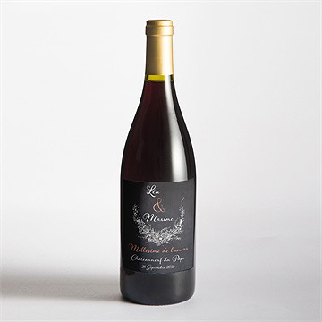 Etiquette de bouteille mariage ardoise ronde - Mise en situation