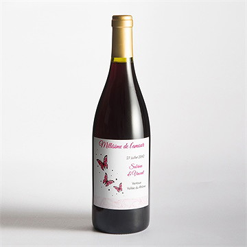 Etiquette de bouteille mariage notre métamorphose - Mise en situation