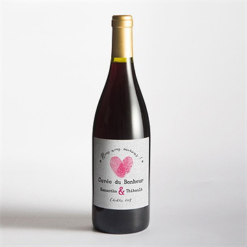 Etiquette de bouteille mariage nos empreintes en coeur - Mise en situation