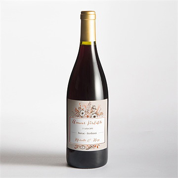 Etiquette de bouteille mariage fleurs cuivrées - Mise en situation
