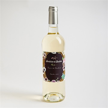 Etiquette de bouteille mariage couronne fleurs violettes - Mise en situation