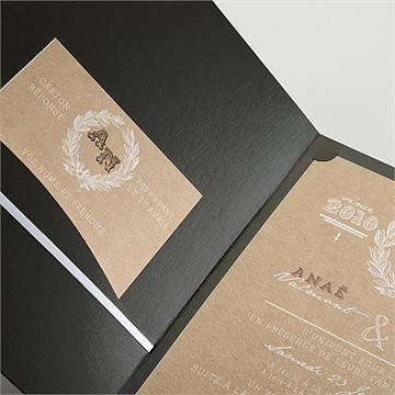 Faire-part mariage noir et kraft chic - Détail du faire-part