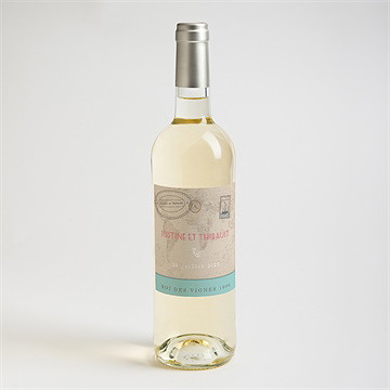 Etiquette de bouteille mariage joli passeport - Mise en situation