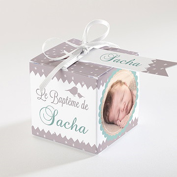 Boîte de dragées baptême colombe et banderoles