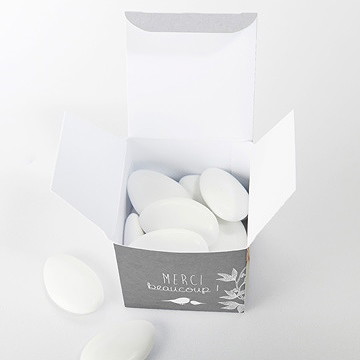 Boîte de dragées baptême découpe originale - Intérieur de la boîte