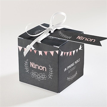 Boîte de dragées baptême fanions roses sur ardoise