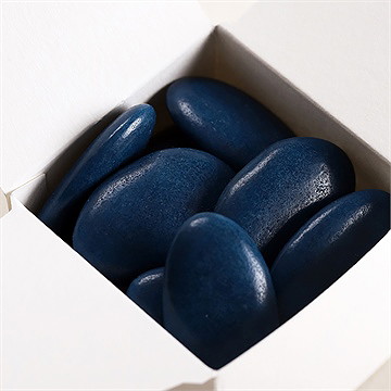 Dragées bleu marine pour baptême - chocolat