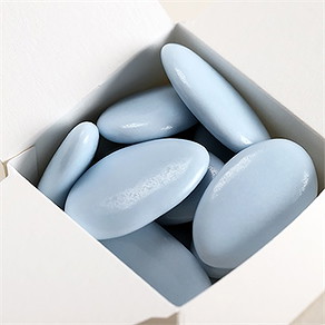 Dragées bleu ciel pour baptême - chocolat