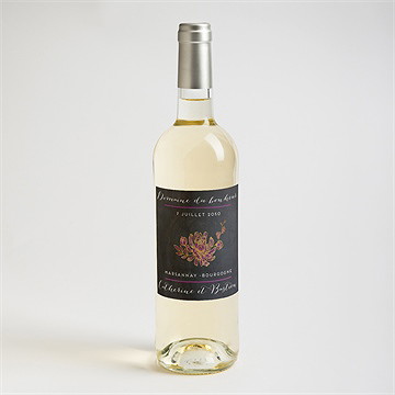Etiquette de bouteille mariage ardoise fleurie - Mise en situation