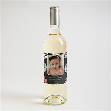 Etiquette de bouteille naissance danse de photos sur ardoise - Mise en situation