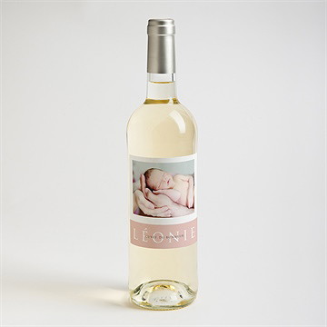 Etiquette de bouteille naissance 3 photos pour une princesse - Mise en situation