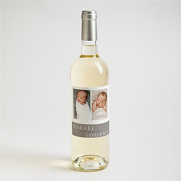 Etiquette de bouteille naissance eux - Mise en situation