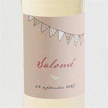 Etiquette de bouteille naissance sur un fil