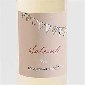 Etiquette de bouteille naissance sur un fil