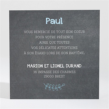 Remerciement baptême fanions bleus sur ardoise - Dos du faire-part