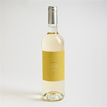 Etiquette de bouteille baptême jaune tendance - Mise en situation
