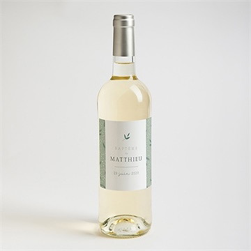 Etiquette de bouteille baptême gravure vintage - Mise en situation