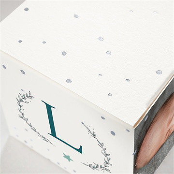 Boîte de dragées baptême initiale argentée - Détail de la boîte