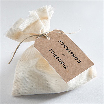 Etiquette mariage précieux cadeau - Mise en situation