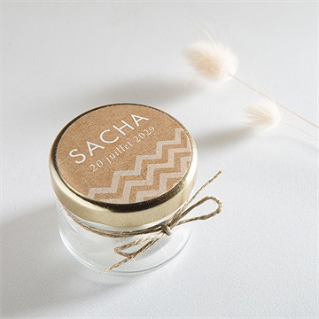 Sticker baptême farandole de kraft - Mise en situation