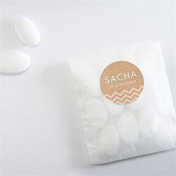 Sticker baptême farandole de kraft - Mise en situation