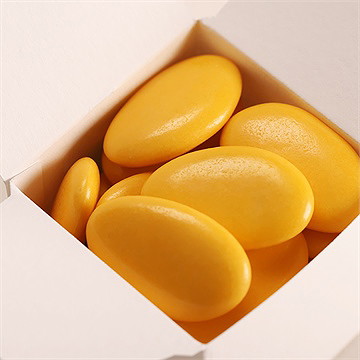 Dragées jaune safran pour communion - chocolat