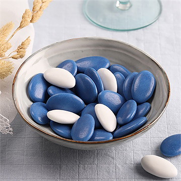 Dragées bleu océan pour communion - chocolat - Mise en situation