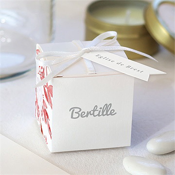 Boîte de dragées baptême initiale en cuivre végétal