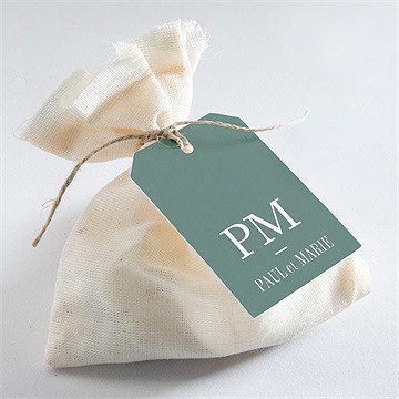 Etiquette mariage se serrer fort - Mise en situation