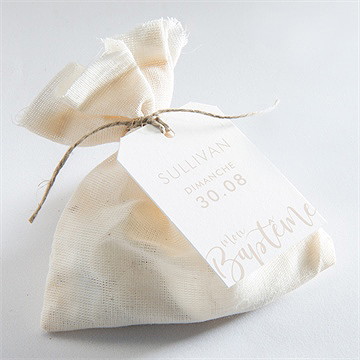 Etiquette baptême lettre de cuivre - Mise en situation